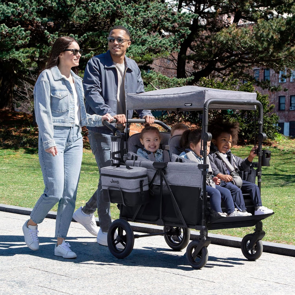 Luxurious 4-seater children's stroller - A high-end 4-seater children's stroller specially designed for 4 children, equipped with convertible seats, adjustable push-pull handles, detachable sunshade, and flat folding device. The color is grey.