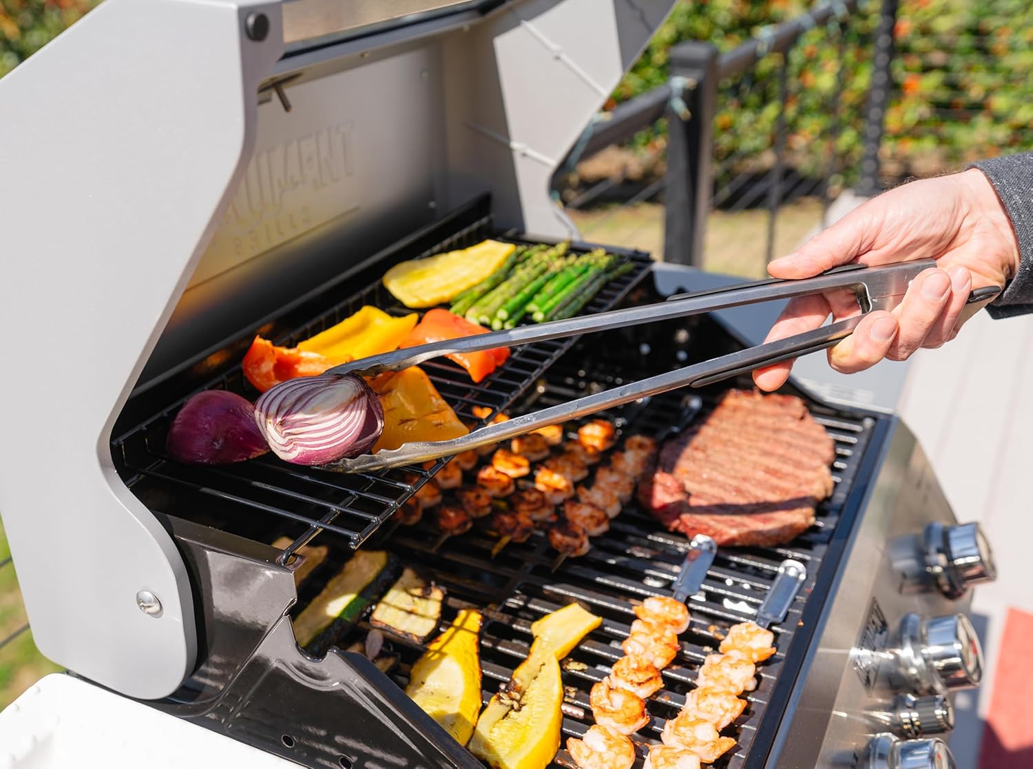 Grills 4-Burner Liquid Propane Gas Grill, Silver Stainless Steel Grill Outdoor Patio Garden Barbecue Grill with Clearview® Lid and One Foldable Shelf, Mesa400MF