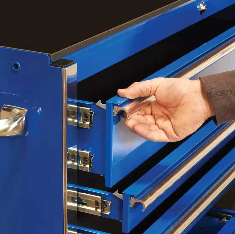 Extreme Tools 55″ 11 Drawer Professional Roller Cabinet