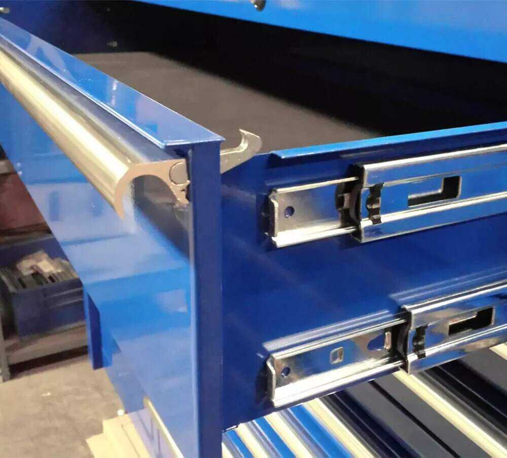 Extreme Tools 55″ 11 Drawer Professional Roller Cabinet